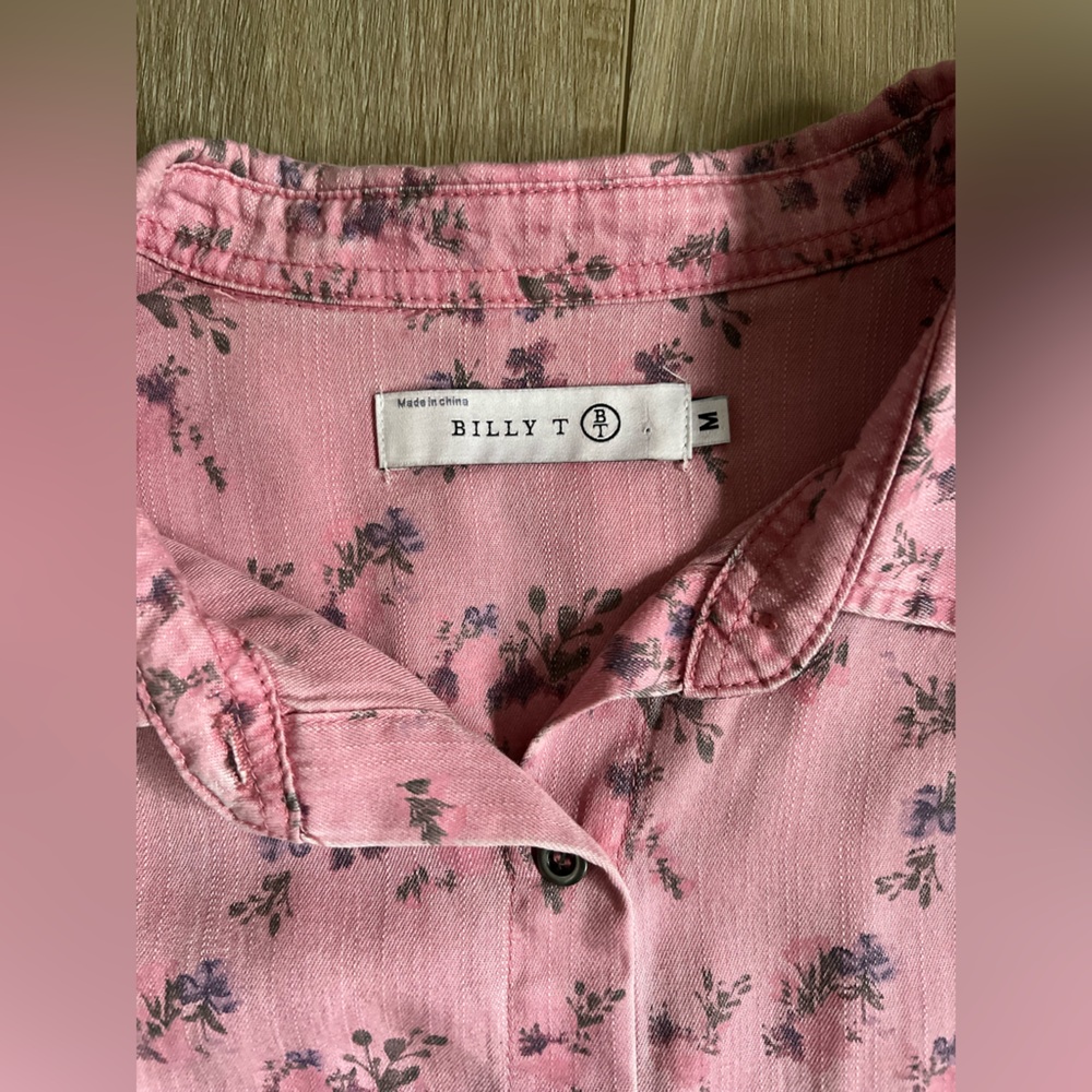 BILLY T Floral Pink Chambray Button Down EUC - Picture 7 of 8